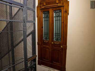Saliamo quindi al secondo piano per andare a visitare l�appartamento di Cinzia, nipote di Alessandro, uno dei primi abitanti del palazzo